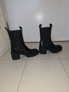Zara Black Chunky Chelsea Combat Boots with Platform Lug Sole